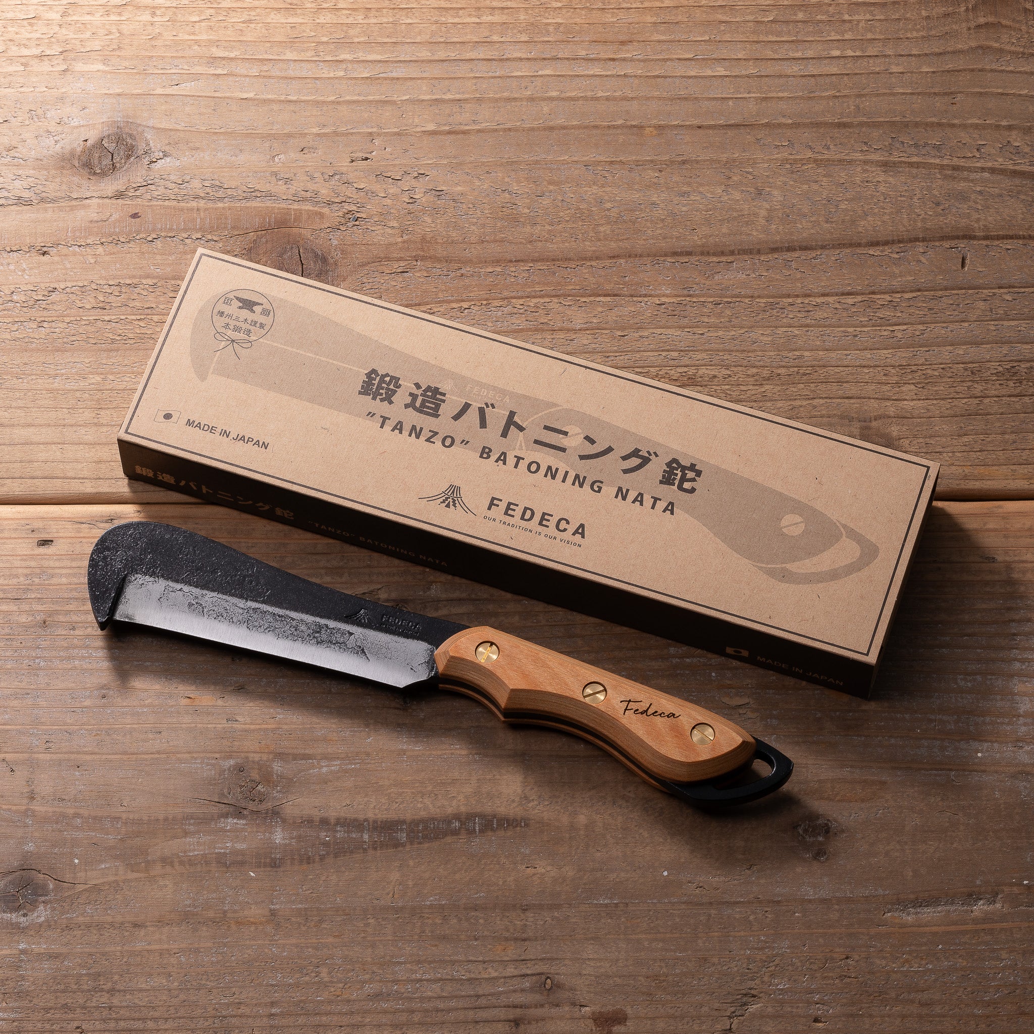 【強化木】鍛造バトニング鉈 プレーンホワイト 15,400円